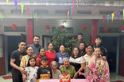 Tết về với lính thiên di