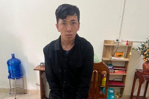 Chống nạng đi cạy hòm công đức ở chùa