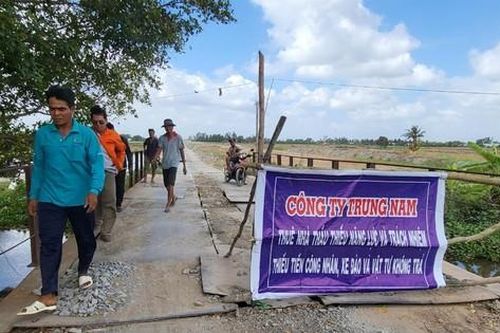 Nhà thầu nợ tiền, dân cản trở thi công cao tốc