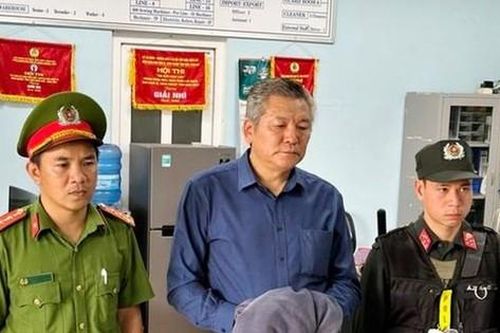 Một giám đốc người nước ngoài bị bắt về hành vi buôn lậu