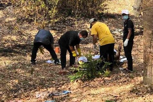 Phát hiện thi thể nam giới cháy đen trong lô cao su