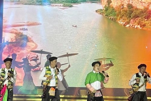 Tình yêu quê hương đất nước qua Liên hoan Văn hóa 'Xuân về trên quê Thanh'