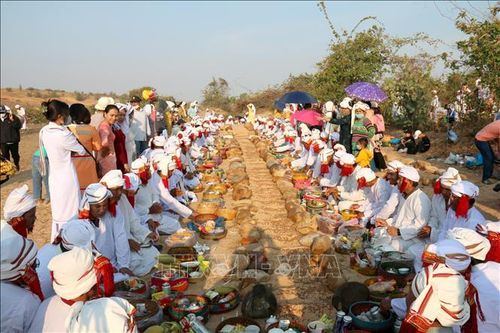Độc đáo Lễ tảo mộ trong Tết Ramưwan của đồng bào Chăm ở Bình Thuận