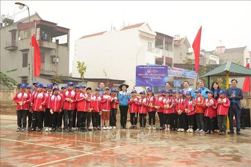 Thanh niên tình nguyện tham gia xây dựng đô thị văn minh