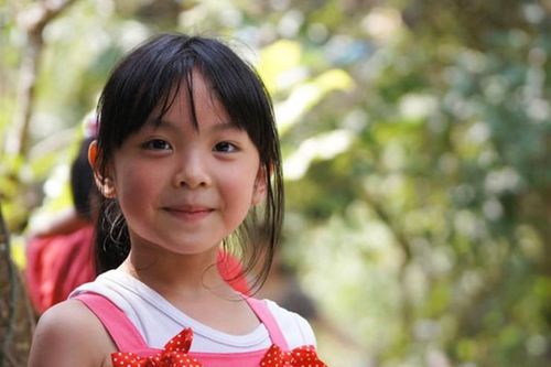 Kiểu khen ngợi cha mẹ nên biết nếu muốn nuôi dạy con cái mạnh mẽ, trưởng thành hơn