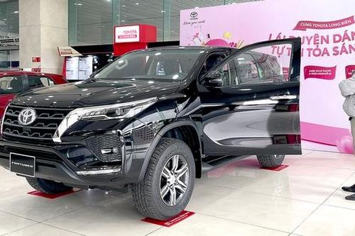 Hãng xe đua giảm giá, thị trường ô tô có mặt bằng giá mới?