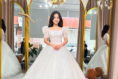 Con gái nuôi Phi Nhung khoe ảnh thử váy cưới, chuẩn bị kết hôn