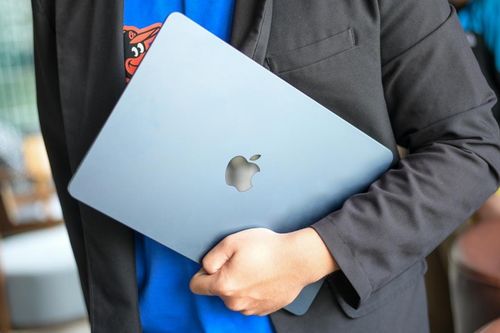 MacBook Air M3 có giá gần 28 triệu đồng