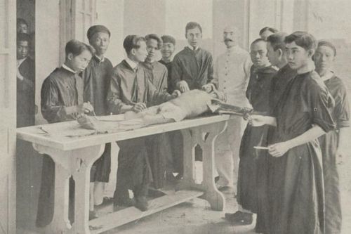 Y tế phương Tây ở Bắc kỳ: Đạo đức hay thực dân?