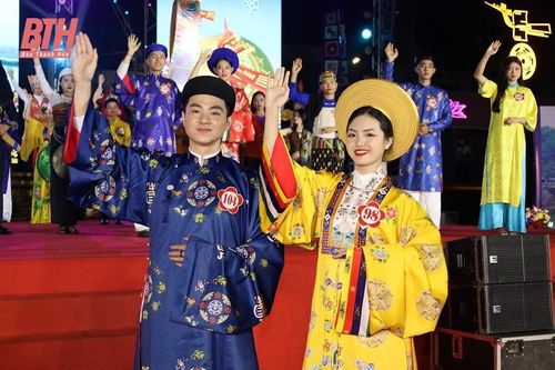 Mãn nhãn phần trình diễn trang phục truyền thống các dân tộc tỉnh Thanh Hóa