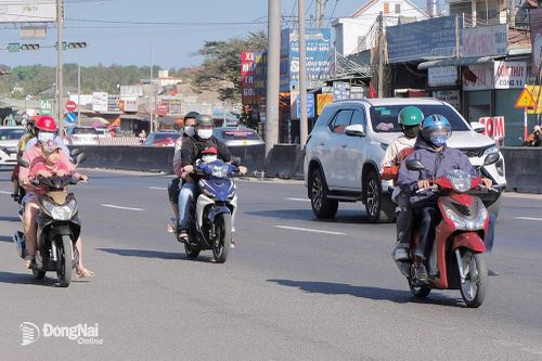 Vất vả ứng phó với nắng nóng