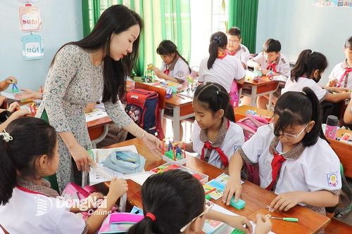 Chật vật xây dựng trường chuẩn quốc gia