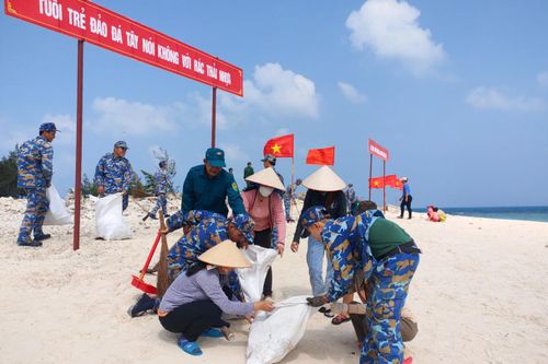 Tuổi trẻ các đơn vị Hải quân tổ chức hoạt động hưởng ứng Ngày thứ Bảy tình nguyện