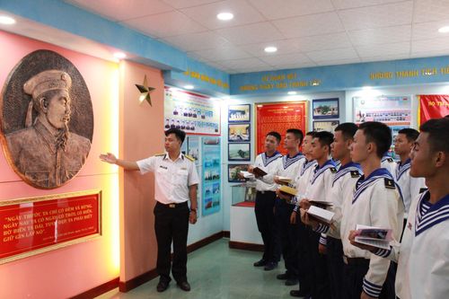 Lữ đoàn 957, Vùng 4 Hải quân: Phổ biến, giáo dục truyền thống cho chiến sĩ mới