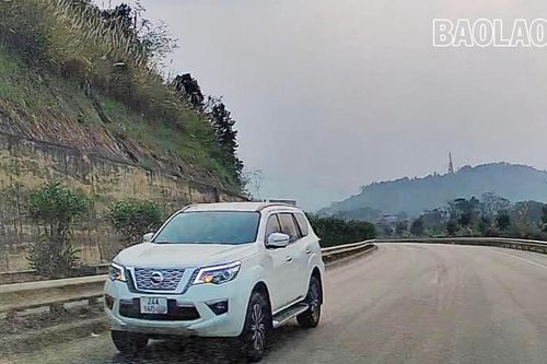 Điều khiển xe ô tô ngược chiều trên cao tốc, người đàn ông bị phạt 17 triệu đồng, tước bằng lái 6 tháng