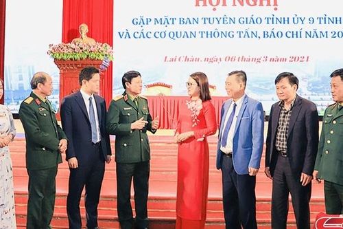 Khơi dậy lòng tự hào, ý thức trách nhiệm của cán bộ, chiến sĩ LLVT và nhân dân