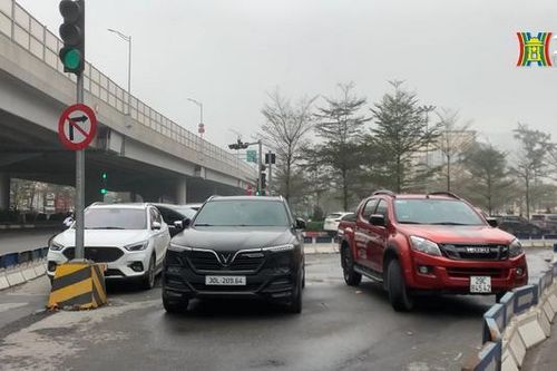 Ngang nhiên vi phạm giao thông ở đường Xuân Đỉnh