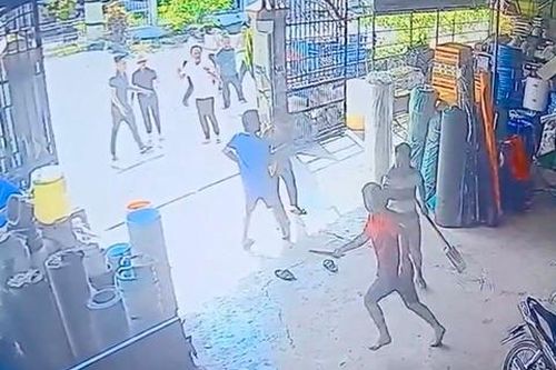 Bênh vực cha khi bị hàng xóm đánh, con trở thành kẻ sát nhân