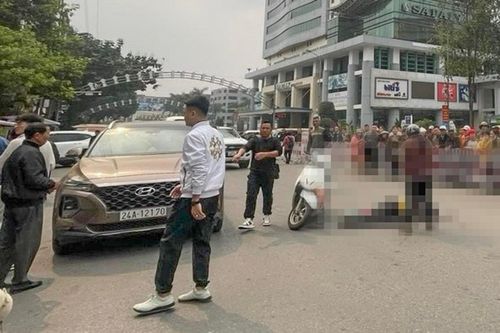 Người ngồi trên ô tô mở cửa xe bất cẩn khiến một phụ nữ chết thương tâm