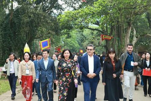 Hơn 400 đại biểu tham dự chương trình Du xuân hữu nghị