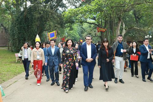 'Du xuân hữu nghị' gắn kết quan hệ ngoại giao