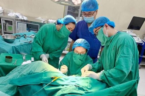 Bé gái 11 tuổi có 2 tử cung