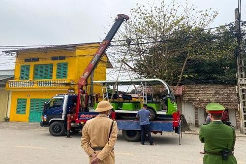 Tiềm ẩn nguy cơ mất an toàn giao thông tại làng cổ Đường Lâm