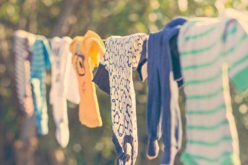 Mẹo giúp quần áo nhanh khô hơn trong mùa nồm ẩm