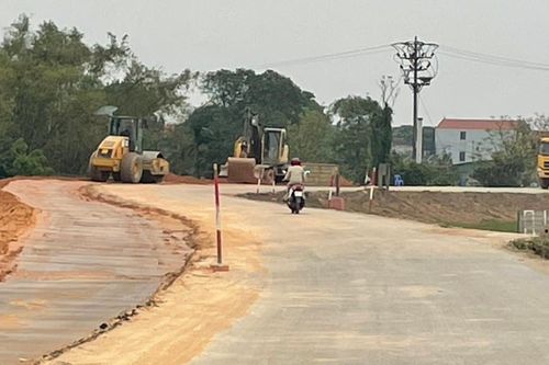 Gấp rút triển khai dự án cải tạo mặt đê sông Hồng qua huyện Thường Tín
