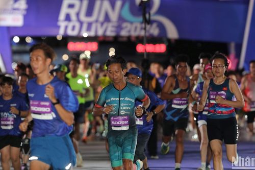6.000 vận động viên tranh tài tại giải chạy bộ Run To Live