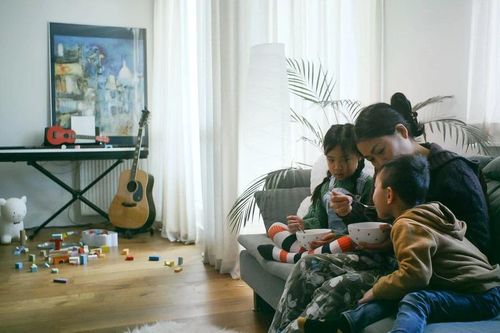 Phim Bà vú và những chuyện chưa kể
