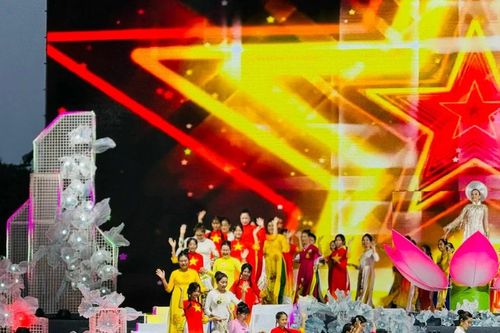 Hội LHPN quận 1 đoạt giải Nhất Cuộc thi Duyên dáng Áo dài 2024