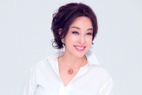 Bất ngờ sắc vóc thật ở tuổi U70 của 'người đẹp không tuổi' Lưu Hiểu Khánh