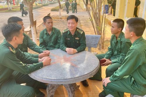 Những ngày đầu trong quân ngũ của chiến sĩ mới mang quân hàm xanh
