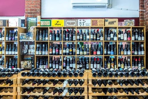 Nhiều nông dân Australia, Tây Ban Nha ngậm ngùi trồng giống cây mới vì nhu cầu rượu vang giảm sút