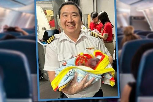Phi công VietJet được ca ngợi khi rời buồng lái đỡ đẻ cho hành khách