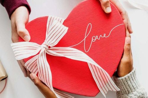 'Áp lực' của... ngày vui