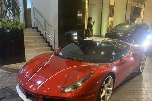 Siêu xe Ferrari 488 GTB tái xuất sau hơn một năm tông đổ cây tại Hà Nội