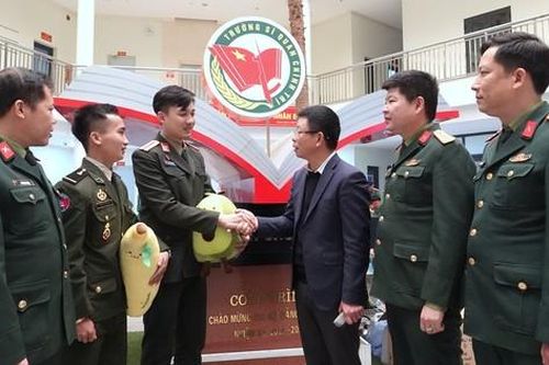 Học viên quân sự 3 nước Đông Dương hưởng ứng Chủ Nhật Đỏ 2024 tại Trường Sĩ quan Chính trị
