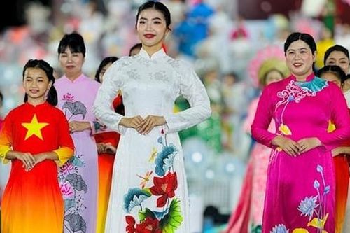 Hội Liên hiệp phụ nữ Việt Nam quận 1 giành giải Nhất cuộc thi Duyên dáng áo dài