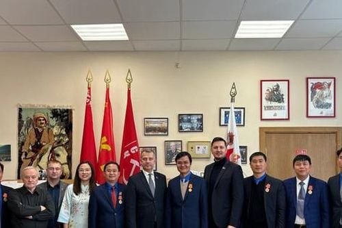 Đoàn đại biểu cấp cao Trung ương Đoàn TNCS Hồ Chí Minh chào xã giao Bí thư thứ nhất Đảng Cộng sản Belarus