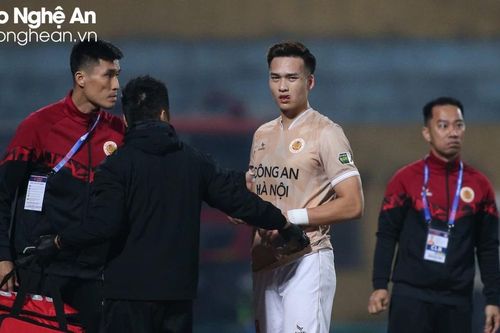 Thêm trụ cột chấn thương, HLV Troussier chưa thể chốt danh sách đội tuyển đấu Indonesia