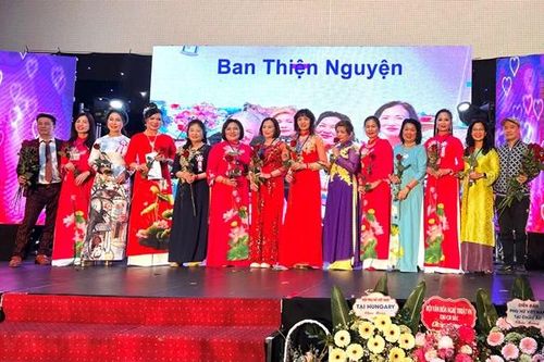 Phát động cuộc thi viết đoạn văn, thơ về 'Người phụ nữ Việt Nam nơi xa xứ'