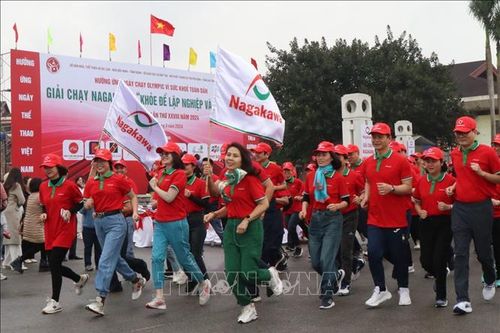 Sôi động Giải chạy Nagakawa 'Khỏe để lập nghiệp và giữ nước'