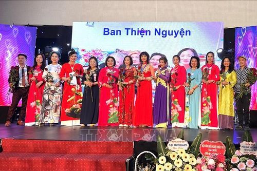 Phát động cuộc thi viết đoạn văn, thơ về 'Người phụ nữ Việt Nam nơi xa xứ'