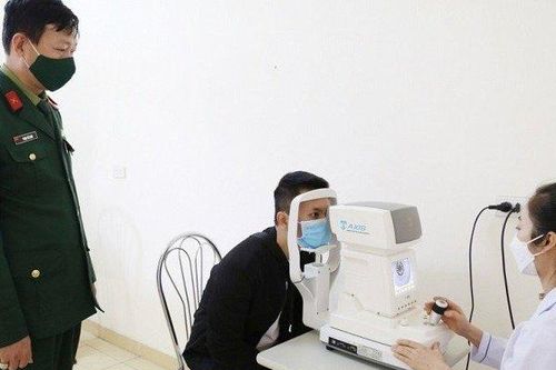 Trường hợp nào người loạn thị, mù màu vẫn phải đi nghĩa vụ quân sự?