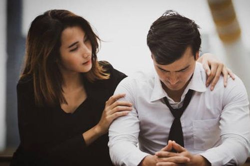 Vừa thấy mặt người yêu tôi, mẹ đã giận dữ đòi 'tống cổ' tôi ra đường nếu như vẫn cứng đầu yêu anh