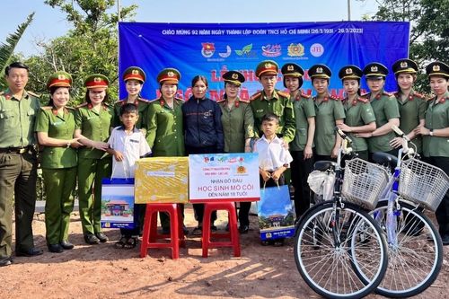 Công an tỉnh Đắk Nông lan tỏa Chương trình 'Mẹ đỡ đầu' và 'Ngôi nhà hạnh phúc'