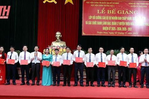 Đào tạo, bồi dưỡng lý luận cho cán bộ, đảng viên, góp phần xây dựng đảng bộ vững mạnh