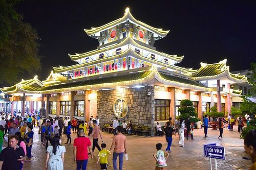 Viếng Miếu Bà Chúa xứ núi Sam về đêm